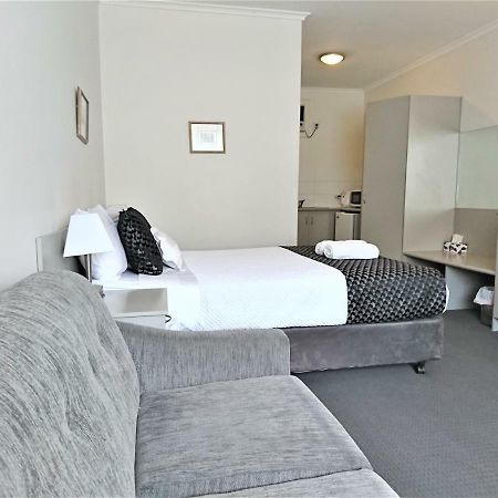 Glenelg Beach Gateway Studio Apartment ภายนอก รูปภาพ