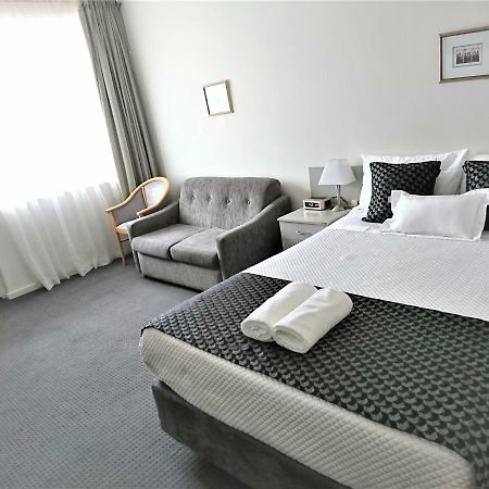 Glenelg Beach Gateway Studio Apartment ภายนอก รูปภาพ