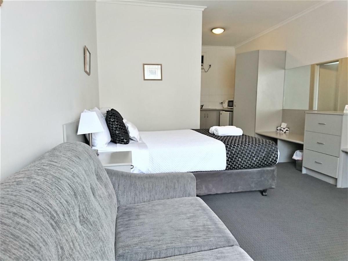Glenelg Beach Gateway Studio Apartment ภายนอก รูปภาพ
