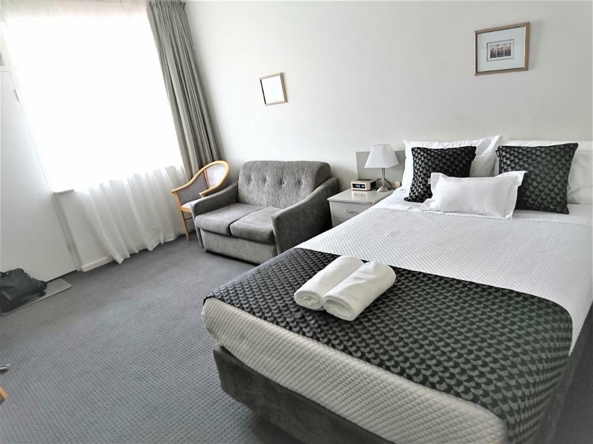 Glenelg Beach Gateway Studio Apartment ภายนอก รูปภาพ