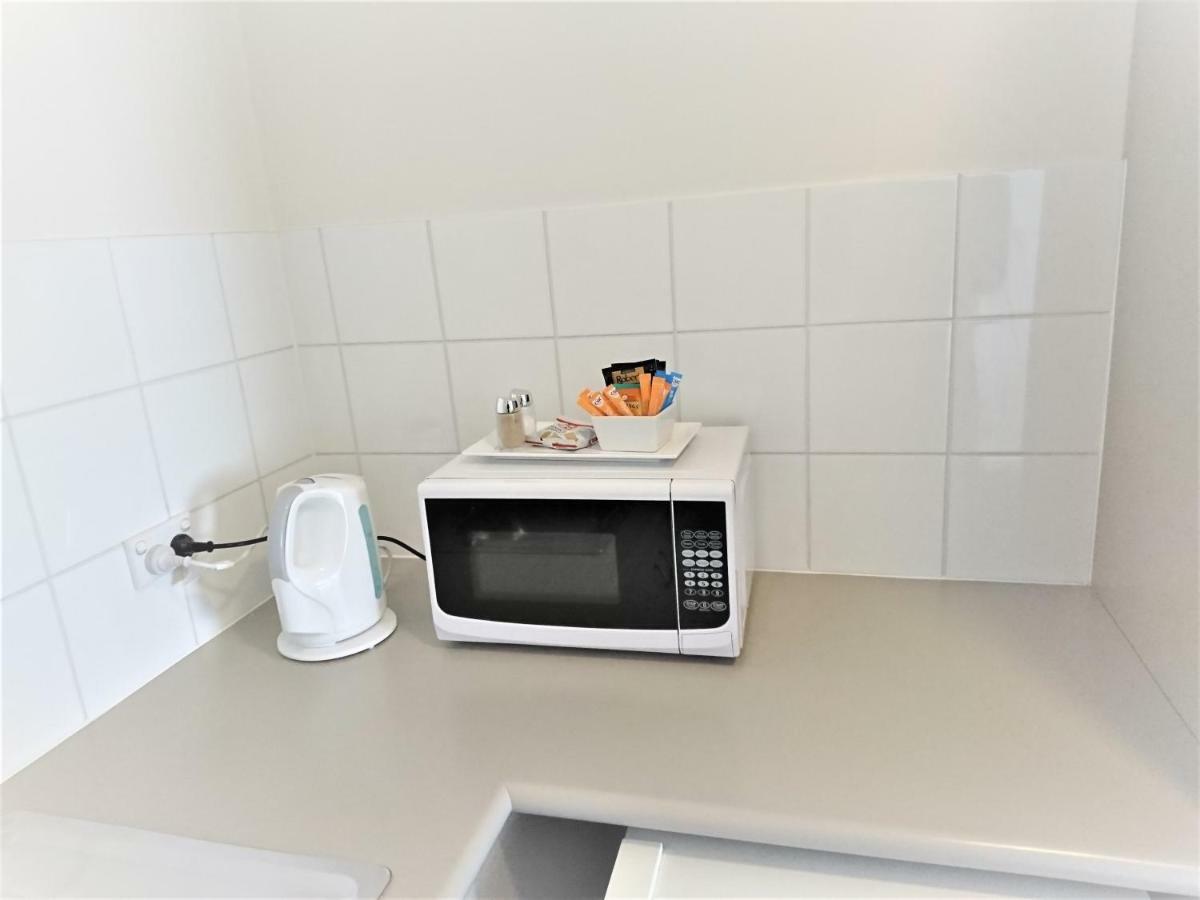 Glenelg Beach Gateway Studio Apartment ภายนอก รูปภาพ