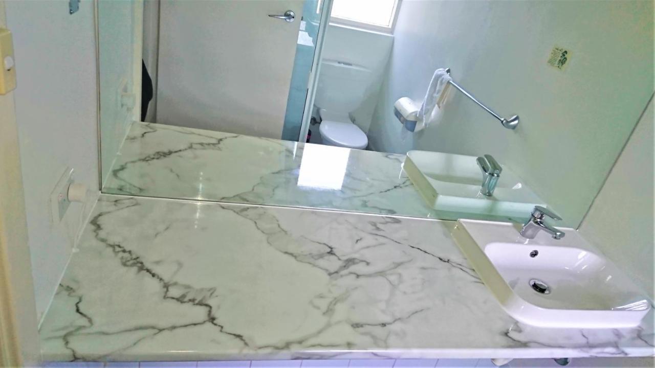 Glenelg Beach Gateway Studio Apartment ภายนอก รูปภาพ